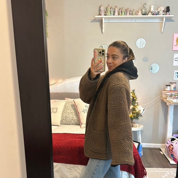 Reversible Black and Brown Sherpa - Picture 2 of 2